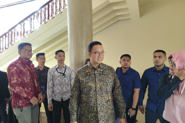 Anies Baswedan menghadiri pengukuhan Anggito Abimanyu sebagai Guru Besar Universitas Gadjah Mada (UGM), Selasa (4/2/2025). Foto: Arfiansyah Panji Purnandaru/kumparan