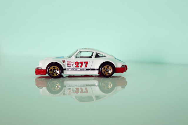 Ilustrasi cara membuka Hot Wheels tanpa merusak card, Foto: Pixabay/Mionea_clau