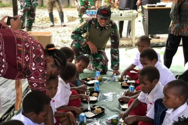 Program makan bergizi gratis (MBG) di Papua. Foto: TPNPB Kodap VIII Intan Jaya