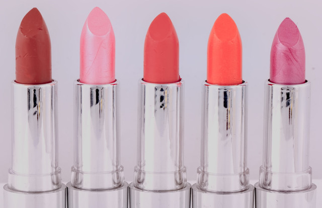 Ilustrasi Warna Lipstik untuk Bibir Hitam. Foto: Unsplash/Marek Studzinski