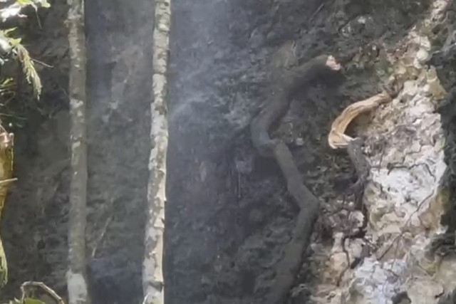 Tangkapan layar air limbah vila mengalir ke Tebing Labuan Sait, Bali. Foto: Istimewa