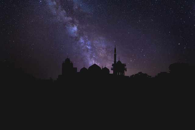 Ilustrasi baca Yasin 3 kali di malam Nisfu Syaban. Foto: Pexels.com