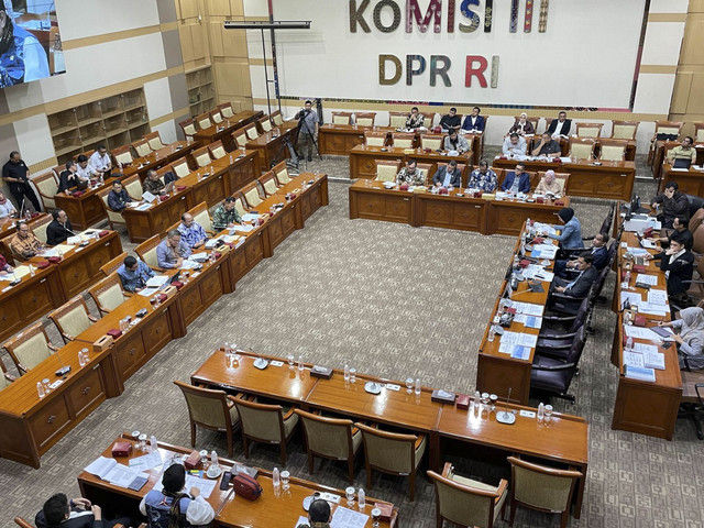 Komisi III DPR RI rapat bersama Komisi Yudisial bahas KUHAP di Gedung DPR RI, Jakarta, Senin (10/2/2025). Foto: Haya Syahira/kumparan