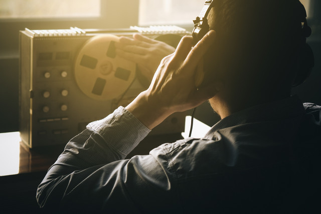 Ilustrasi Penyadapan. Foto: Only_NewPhoto/Shuttertsock