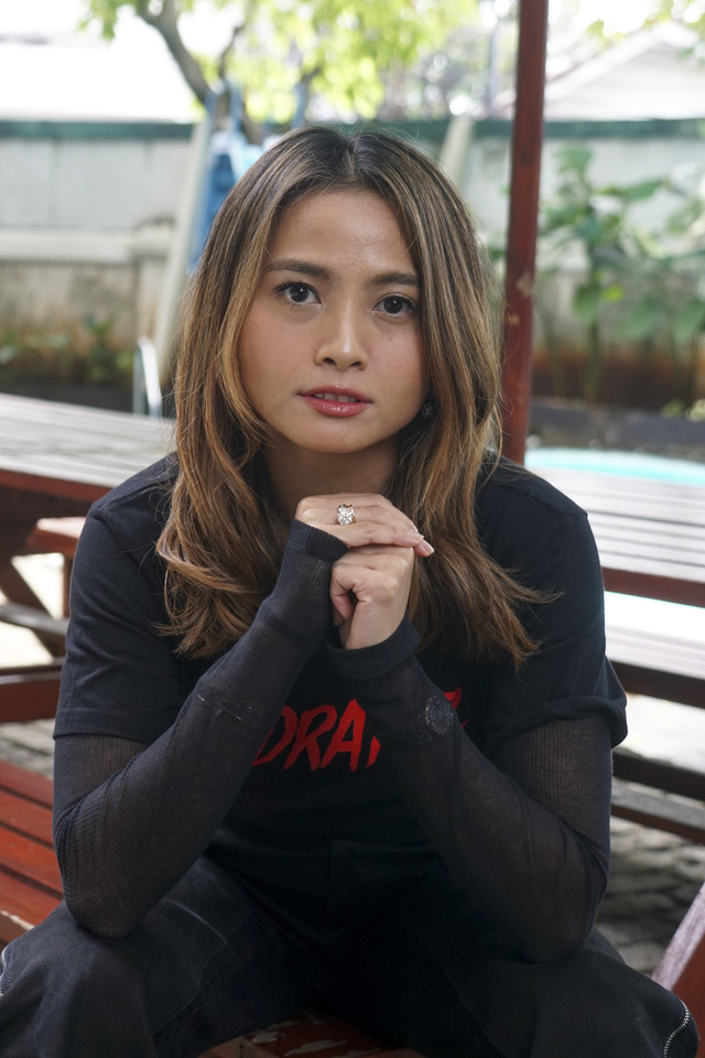 Pemeran Qodrat 2, Acha Septriasa saat berkunjung ke kantor kumparan di Jakarta, Senin (10/2/2025). Foto: Syawal Febrian Darisman/kumparan