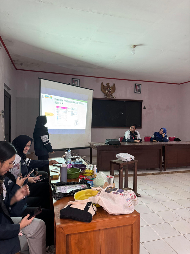 Pemberdayaan Komunitas PKK Cempereng: Daur Ulang Minyak Jelantah Jadi Sabun