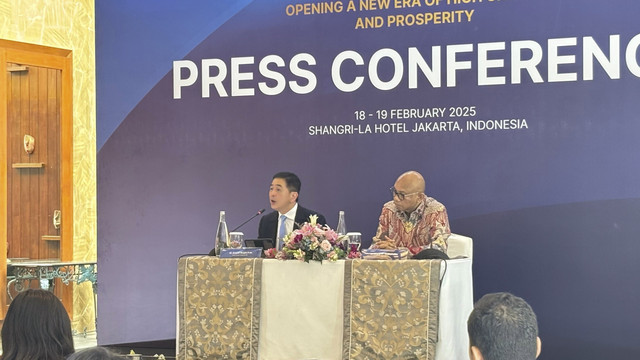 Ketua Dewan Pengawas IBC Arsjad Rasjid dan COO IBC William Sabandar di Hotel Shangrila, Rabu (12/2/2025). Foto: Ave Airiza Gunanto/kumparan