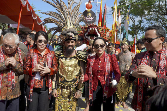 Utusan Khusus Presiden Bidang Pariwisata, Zita Anjani, menghadiri secara langsung perayaan Festival Cap Go Meh 2025 di Kota Singkawang, Kalimantan Barat.  Foto: Istimewa