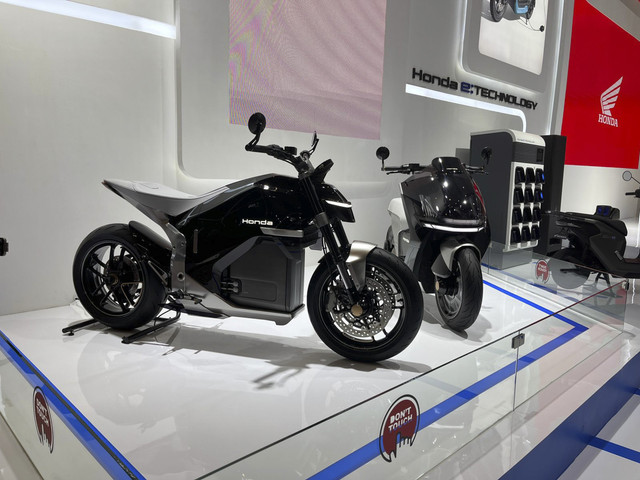 Astra Honda Motor (AHM) pamerkan dua motor listrik konsep di IIMS 2025. Foto: Fitra Andrianto/kumparan
