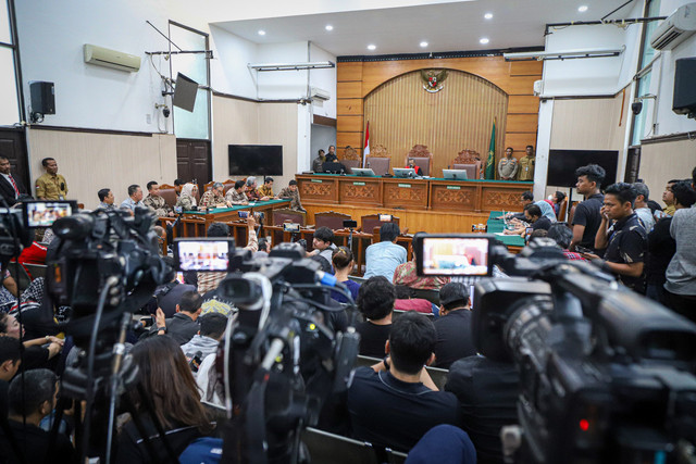 Suasana sidang putusan gugatan praperadilan Sekjen PDIP Hasto Kristiyanto di Pengadilan Negeri Jakarta Selatan, Kamis (13/2/2025). Foto: Iqbal Firdaus/kumparan