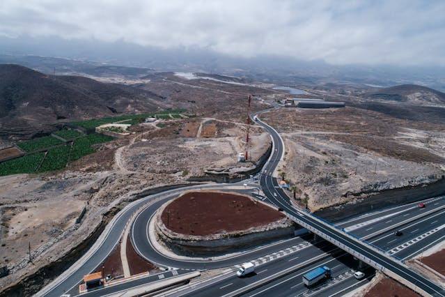 Ilustrasi Faktor-Faktor yang Perlu Diperhatikan untuk Meningkatkan Pemerataan Pembangunan. Sumber: Pexels/Mikhail Nilov