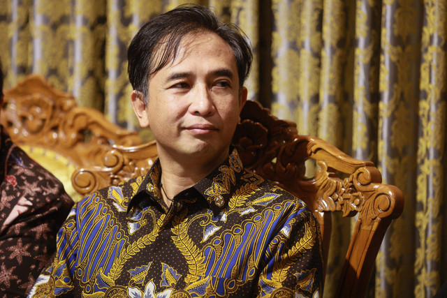 Musisi Piyu Padi memberikan keterangan pers terkait putusan pengadilan Ari Bias dengan Agnez Mo di Istana Al Barat, Cipete, Jakarta, Senin, (17/2/2025). Foto: Agus Apriyanto