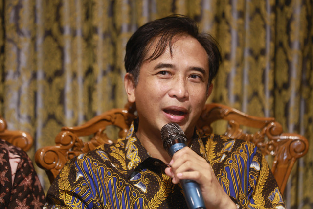 Musisi Piyu Padi memberikan keterangan pers terkait putusan pengadilan Ari Bias dengan Agnez Mo di Istana Al Barat, Cipete, Jakarta, Senin, (17/2/2025). Foto: Agus Apriyanto