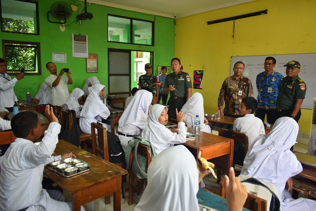 MBG di Kota Yogyakarta dimulai perdana Senin (17/2), penerima manfaat MBG adalah sekolah di Umbulharjo. Foto: Istimewa/Pandangan Jogja