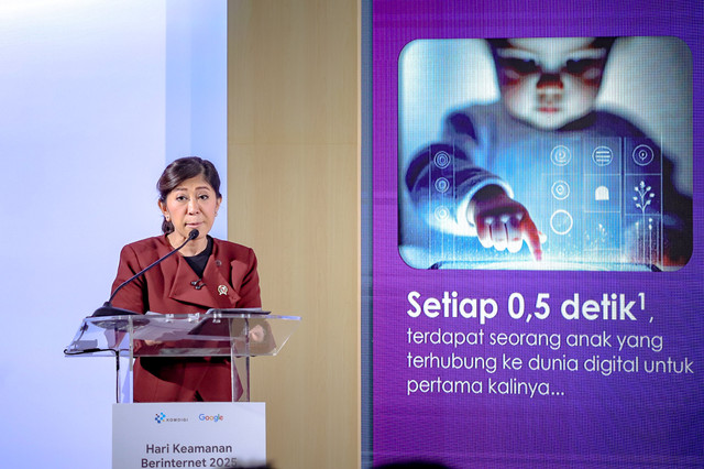 Menteri Komunikasi dan Digital Republik Indonesia, Meutya Hafid memberikan sambutan pada acara Safer Internet Day 2025: Bermitra Bersama untuk Meningkatkan Keamanan Digital bagi Masyarakat Indonesia di Kantor Komdigi, Jakarta, Selasa (18/2/2025). Foto: Jamal Ramadhan/kumparan