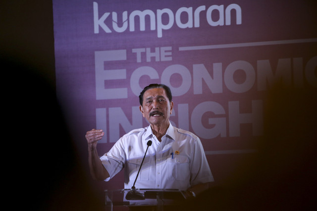 Ketua Dewan Ekonomi Nasional (DEN) Luhut Binsar Pandjaitan memberikan sambutan pada acara kumparan The Economic Insights 2025 di The Westin, Jakarta, Rabu (19/2/2025). Foto: Aditia Noviansyah/kumparan