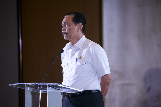 Ketua Dewan Ekonomi Nasional (DEN) Luhut Binsar Pandjaitan memberikan sambutan pada acara kumparan The Economic Insights 2025 di The Westin, Jakarta, Rabu (19/2/2025). Foto: Aditia Noviansyah/kumparan