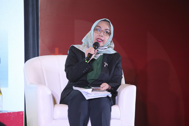 Anggota Dewan Guru Besar FEB UI Prof. Dr. Telisa Aulia Falianty, S.E., M.E. menjadi pembicara kumparan The Economic Insights 2025 di The Westin, Jakarta, Rabu (19/2/2025). Foto: Aditia Noviansyah/kumparan