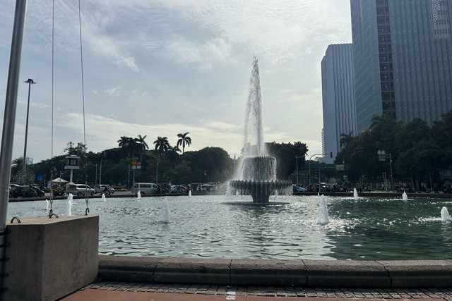 Suasana lalu lintas di Kawasan Patung Kuda menjelang penatikan Kepala Daerah di Istana Kepresidenan, Jakarta, Kamis (20/2/2025). Foto: Abid Raihan/kumparan