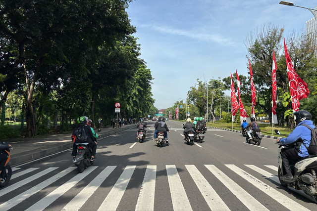 Suasana lalu lintas di Jalan Medan Merdeka Utara. Foto: Abid Raihan/kumparan