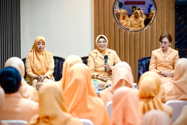 Penasihat DWP Kemensos Fatma Saifullah Yusuf usai pengukuhan Ketum dan pengurus Dharma Wanita Persatuan masa bakti 2024-2029 di Gedung DWP Pusat, Rabu (19/2/2025). Foto: Kemensos RI
