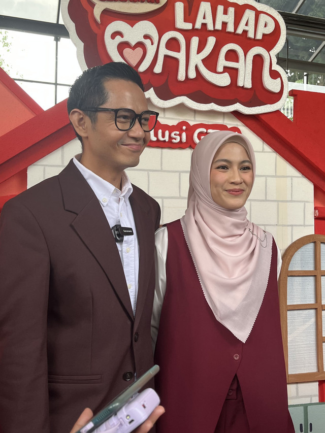 Alyssa soebandono dan Dude Harlino Acara Press Conference: SUN Ajak Ibu Lawan GTM dengan Metode GLM (Gerakan Lahap Makan) di The Gallery Cibis Park, Jakarta Selatan, Selasa (18/2/2025). Foto: Eka Nurjanah/kumparan