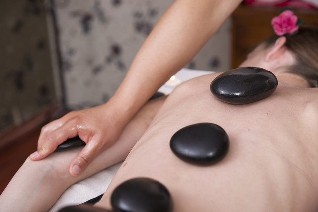 Spa di Cikarang Tepercaya. Foto hanya sebagai ilustrasi saja, bukan tempat sebenarnya. Sumber: Unsplash/engin akyurt.