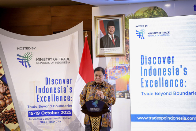  Menteri Koordinator Bidang Perekonomian Airlangga Hartarto  menyampaikan sambutan saat peluncuran Trade Expo Indonesia (TEI) ke-40 di Auditorium Kementerian Perdagangan, Jakarta, Kamis (20/2/2025). Foto: Jamal Ramadhan/kumparan