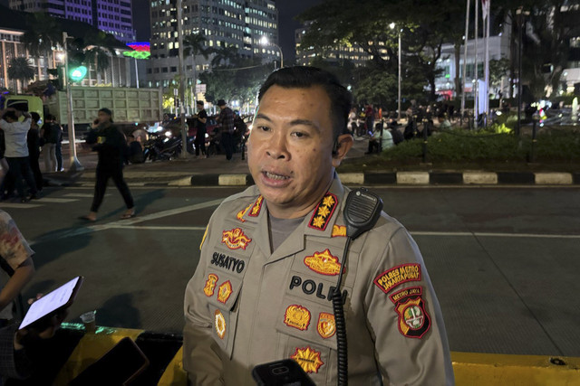Kapolres Metro Jakarta Pusat Susatyo ditemui usai demo #IndonesiaGelap, di Patung Kuda, Jakarta pada Jumat (21/2/2025). Foto: Abid Raihan/kumparan