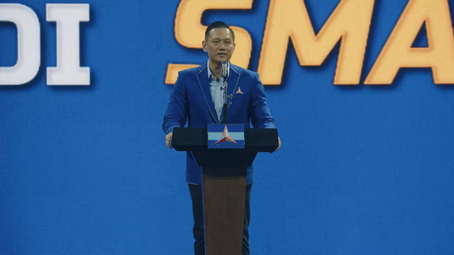 Ketua Umum Partai Demokrat Agus Harimurti Yudhoyono memberikan sambutan pada acara Kongres VI Partai Demokrat 2025 di Ballroom The Ritz-Carlton Jakarta Pacific Place, Senin (24/2/2025). Foto: YouTube/ Partai Demokrat