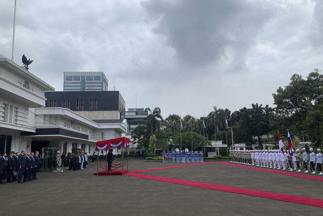 Suasana courtesy call Kementerian Pertahanan menyambut kunjungan Mr. Sergei Shoigu, Sekretaris Dewan Keamanan Federasi Rusia di Halaman Kantor Kementerian Pertahanan, Jakarta, Selasa (25/2/2025). Foto: Luthfi Humam/kumparan