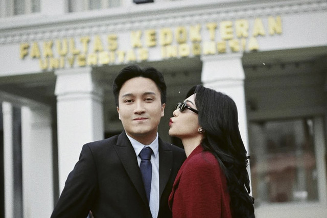 Isyana Sarasvati dan suami, Rayhan Maditra. Foto: Instagram/ @isyanasarasvati