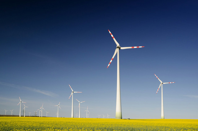 Ilustrasi contoh penggunaan energi alternatif. Foto: Pexels