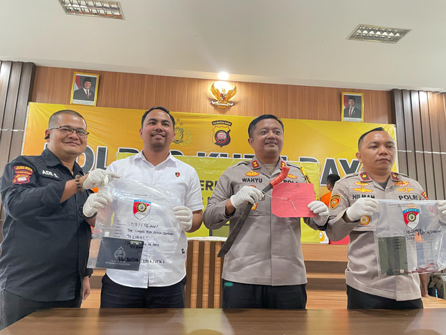 Kapolres Kubu Raya saat melakukan konferensi pers. Foto: Rabiansyah/Hi!Pontianak