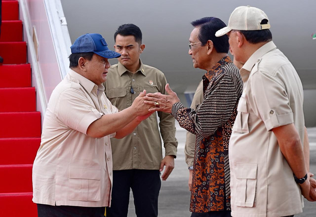 Presiden Prabowo Subianto tiba di Pangkalan TNI AU Adisutjipto. Foto: Dok. Biro Pers, Media, dan Informasi Sekretariat Presiden/Pandangan Jogja
