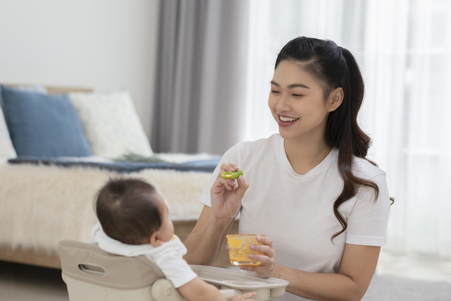 Ilustrasi Ibu Menyusui Puasa Ketika Bayi Sudah MPASI. Foto: Shutterstock