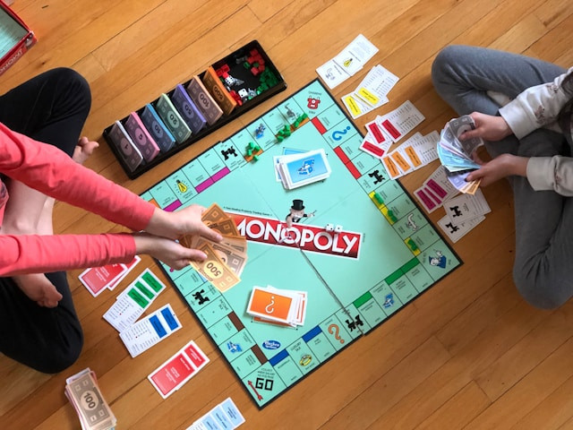 Ilustrasi untuk Ide Games untuk Acara Bukber. Sumber: Unsplash/Maria Lin Kim
