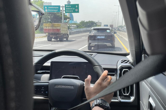 Ilustrasi berkendara di jalan tol. Foto: Sena Pratama/kumparan