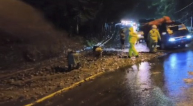 Longsor di Jalur Puncak, Minggu (2/3/2025). Foto: Instagram @Satlantaspolresbogor.tmc