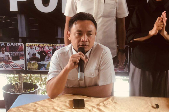 Dirreskrimum Polda Jabar Kombes Pol Surawan saat konferensi pers di Polda Jabar, Senin (3/3/2025). Foto: Robby Bouceu/kumparan