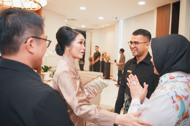 Direktur Bisnis Konsumer BRI Handayani (kedua dari kiri) dalam pembukaan BRI Private Signature Outlet kedua di Gedung BRI Tower Surabaya, Jalan Basuki Rahmat No.122-138, Embong Kaliasin, Kecamatan Genteng, Kota Surabaya. Foto: Dok. BRI