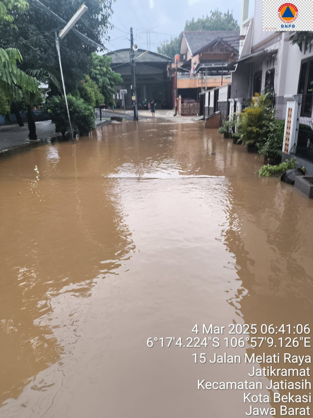 Suasana Banjir di Kota Bekasi, Selasa (4/3). Foto: Dok. BPBD Kota Bekasi