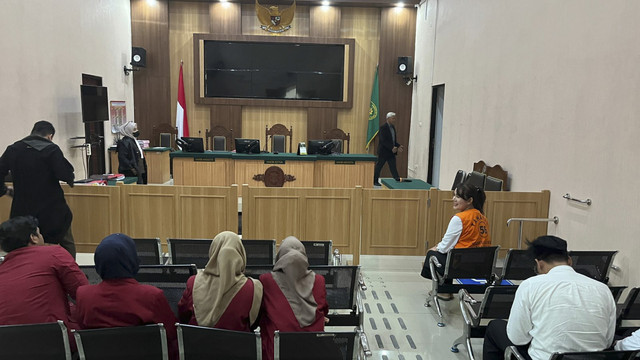 Isa Zega saat menjalani sidang eksepsi kasus dugaan pencemaran nama baik di Pengadilan Negeri (PN) Kepanjen, Malang, Selasa (4/3/2025). Foto: Dok. Istimewa