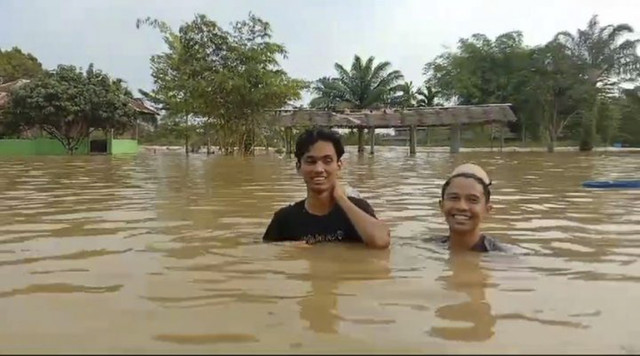 Pondok Pesantren Darul Ulum, Kabupaten Kampar, Riau, terendam banjir. Foto: Dok. Istimewa