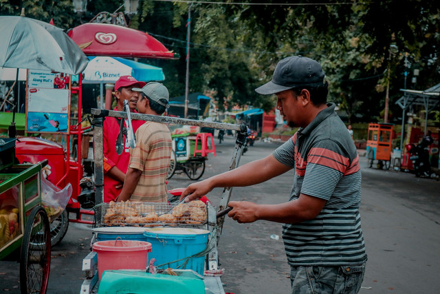 [Pasar Takjil di Malang] foto hanya ilustrasi, bukan tempat sebenarnya, unsplash/Yazid
