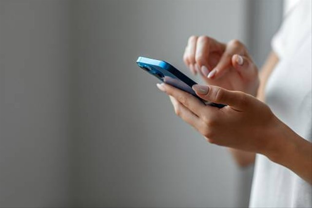 Ilustrasi cara mematikan iPhone yang tidak bisa disentuh. Foto: Unsplash   
