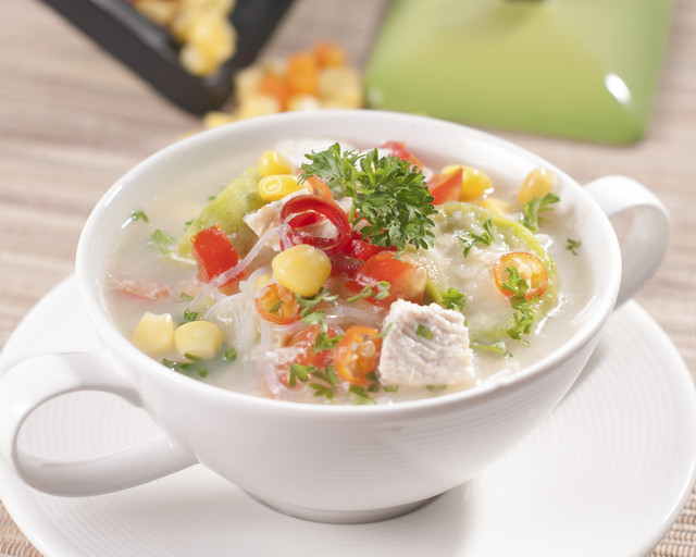 ILustrasi Sup Oyong Ayam. Foto: Sardo Michael/Shutterstock