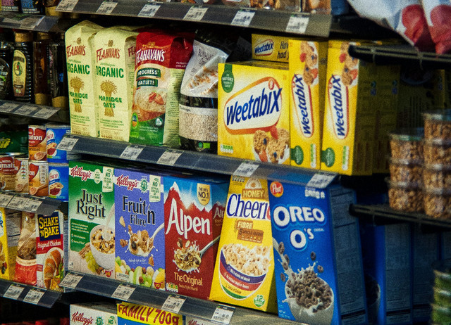 Ilustrasi makanan dari huruf a di indomaret - Sumber: unsplash.com/@naseem_buras