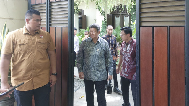 Presiden ke-7 Jokowi bertemu dengan adik Presiden Prabowo, Hashim Djojohadikusumo di Solo. Foto: Dok. kumparan