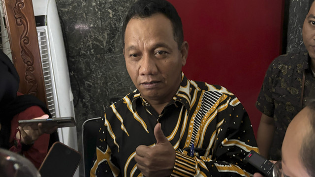 Direktur Jenderal Mineral dan Batu Bara Kementerian ESDM Tri Winarno di kantornya, Jumat (7/3/2025). Foto: Ave Airiza Gunanto/kumparan